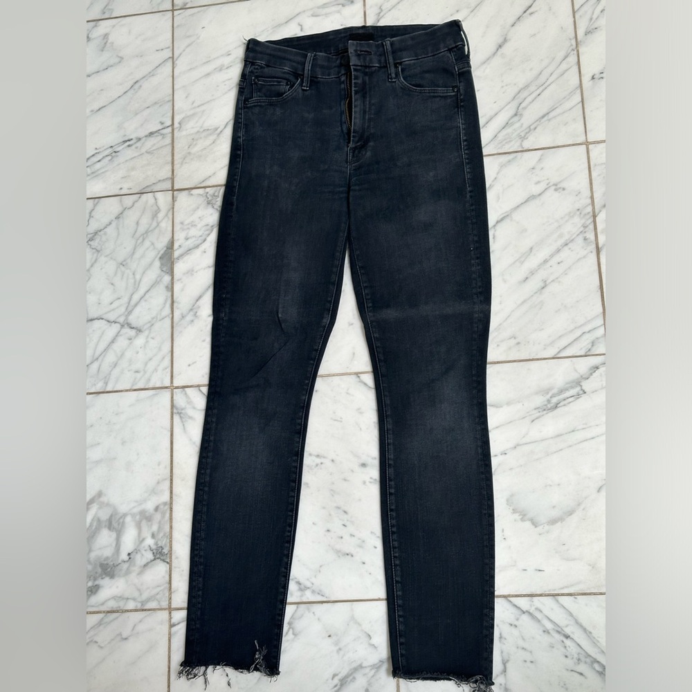 Mother High Waisted Looker Ankle Fray in Blackbird